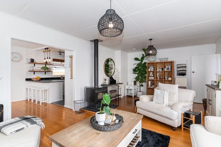 Photo of property in 6 Newhaven Place, Roslyn, Palmerston North, 4414