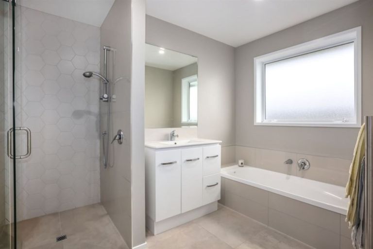 Photo of property in 2 Grace Cove, Aotea, Porirua, 5024