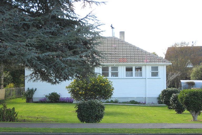 Photo of property in 8 Johnson Street, Bulls, 4818