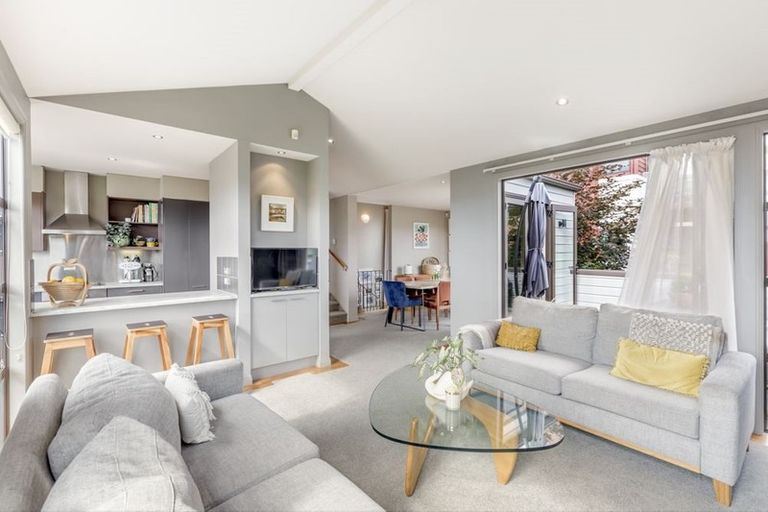 Photo of property in 135 Wiseley Road, West Harbour, Auckland, 0618