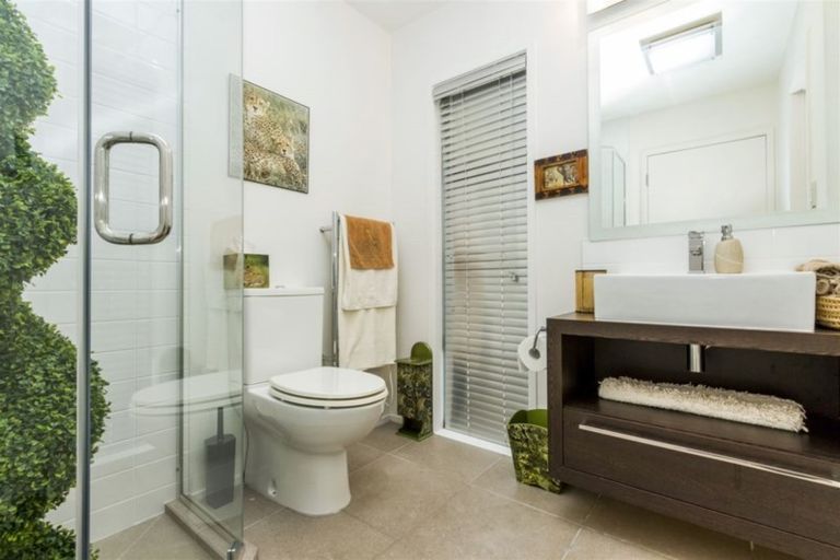 Photo of property in 2 Cliff Road, Torbay, Auckland, 0630