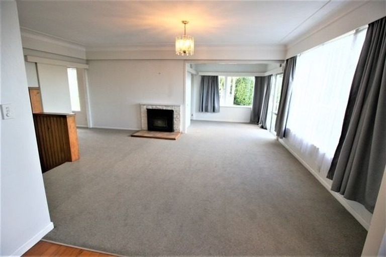 Photo of property in 12 Covil Avenue, Te Atatu South, Auckland, 0610