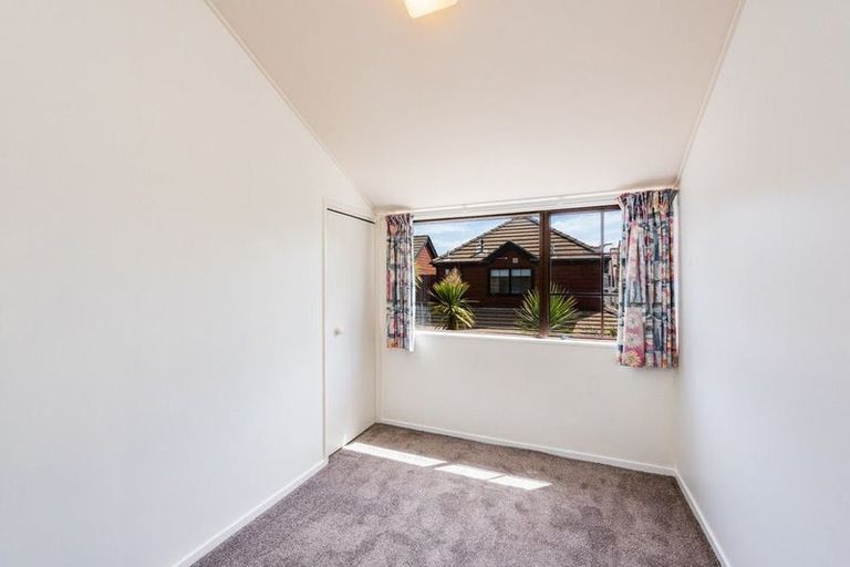 Photo of property in 5/136 Karori Road, Karori, Wellington, 6012