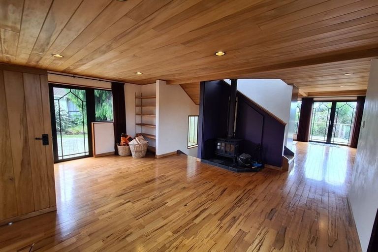 Photo of property in 9 Lindaver Grove, Merrilands, New Plymouth, 4312