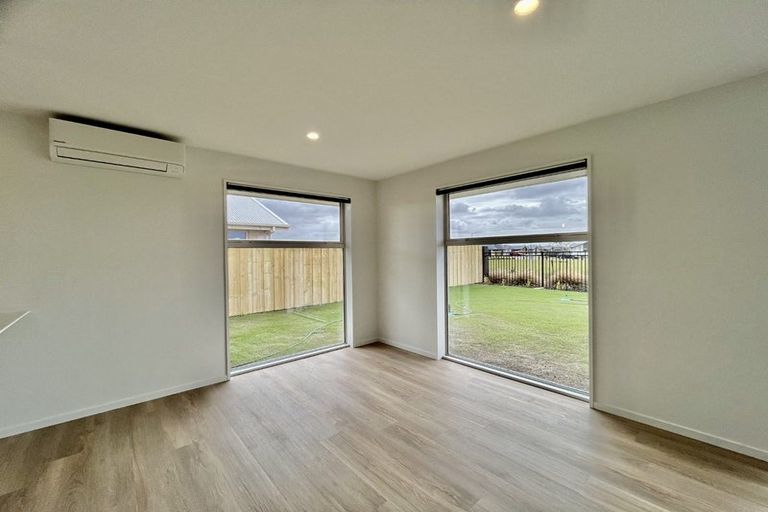 Photo of property in 5/172 Don Buck Road, Massey, Auckland, 0614