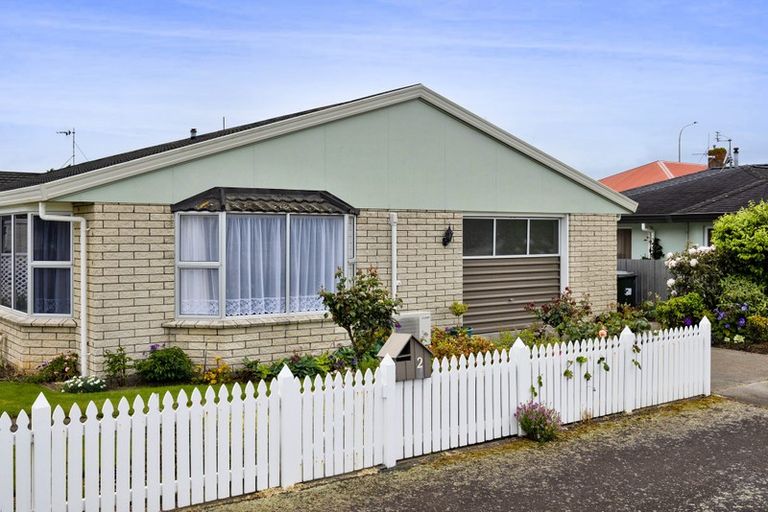 Photo of property in 2 Manse Street, Hawera, 4610