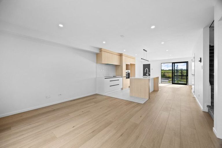 Photo of property in 6 Harikoa Way, Karaka, 2113
