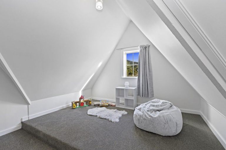 Photo of property in 117 Horoeka Street, Stokes Valley, Lower Hutt, 5019