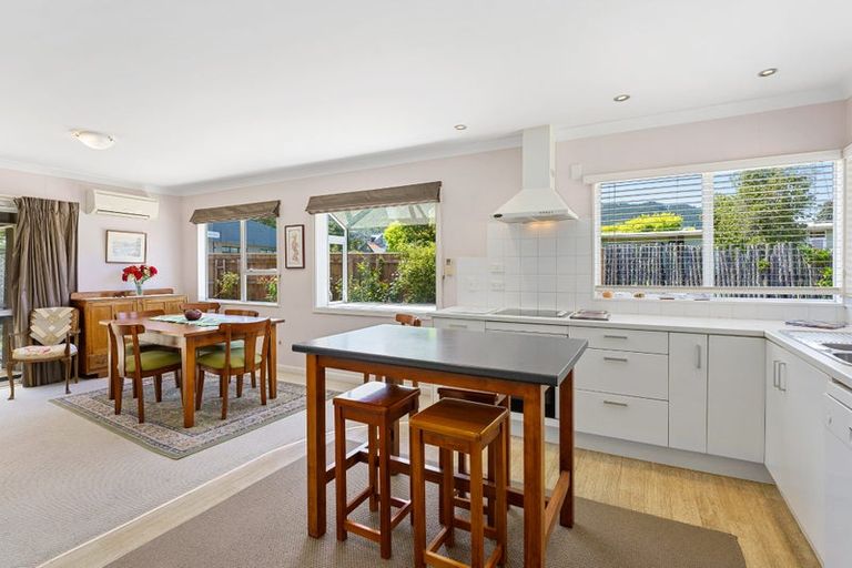 Photo of property in 16 Iti Grove, Waikanae, 5036