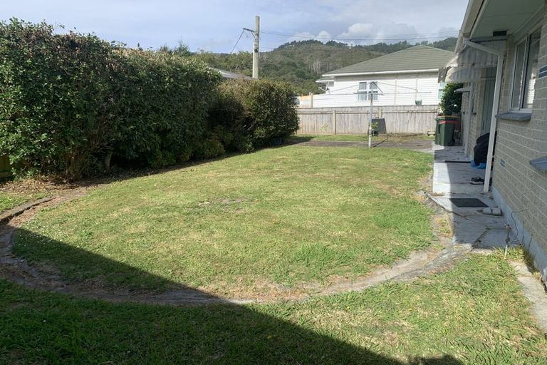 Photo of property in 3 Hawthorn Crescent, Stokes Valley, Lower Hutt, 5019