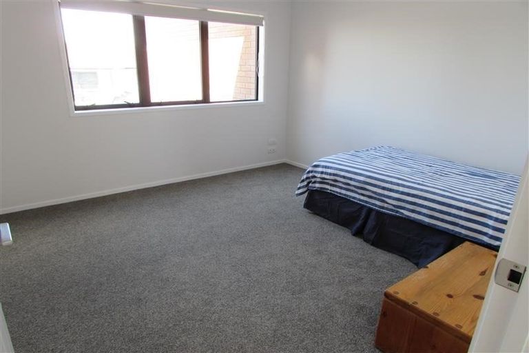 Photo of property in 28 Te Oneroa Way, Long Bay, Auckland, 0630