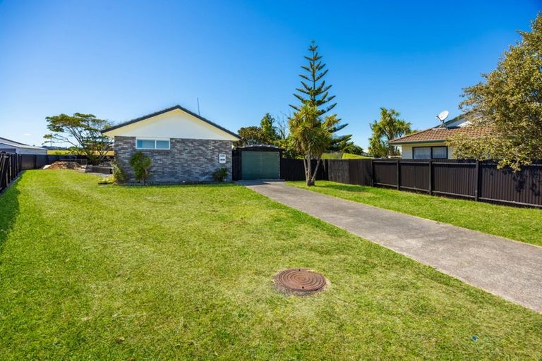 Photo of property in 15 Advocate Place, Randwick Park, Auckland, 2105