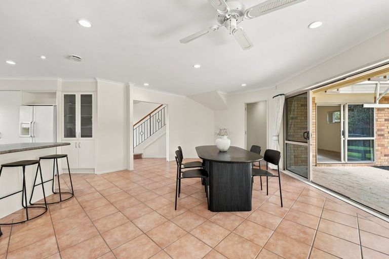 Photo of property in 6 San Ambrosio Rise, Henderson, Auckland, 0612