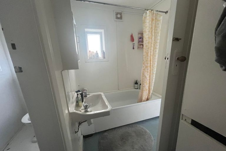 Photo of property in 51 Pembroke Road, Northland, Wellington, 6012