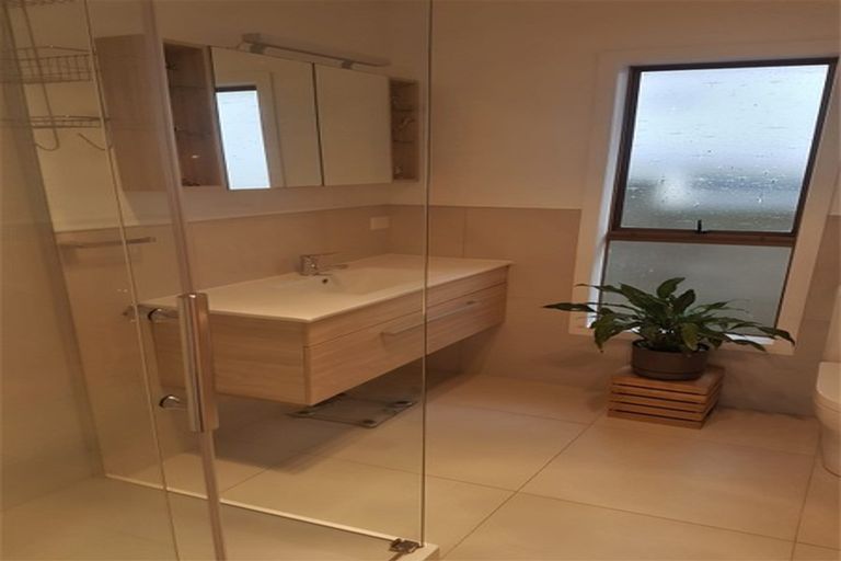 Photo of property in 4b Hillcrest Road, Orewa, 0931