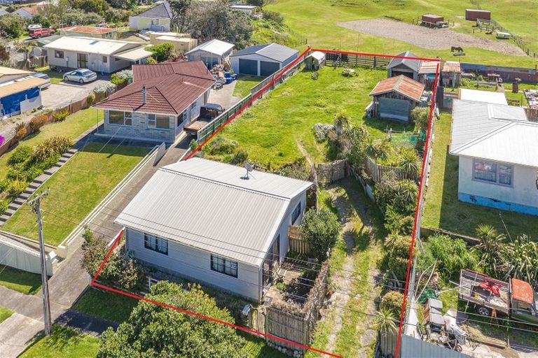 Photo of property in 49 Rangiora Street, Castlecliff, Whanganui, 4501