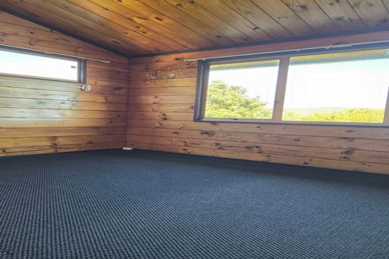 Photo of property in 3 Chestnut Grove, Maungaraki, Lower Hutt, 5010