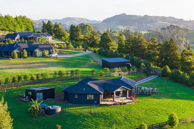 Photo of property in 15 Hereford Lane, Ararimu, Drury, 2579