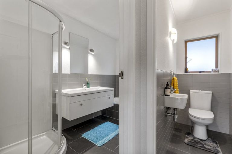 Photo of property in 13 James Evans Drive, Northcote, Auckland, 0627