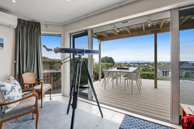 Photo of property in 43 Waiora Road, Stanmore Bay, Whangaparaoa, 0932