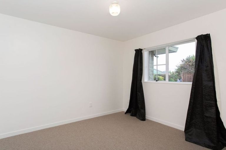 Photo of property in 8a Janet Street, Upper Riccarton, Christchurch, 8041