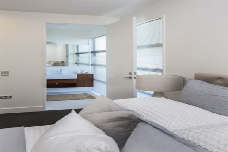 Photo of property in Braemar Apartments, 2/2 Cranmer Square, Christchurch Central, Christchurch, 8013