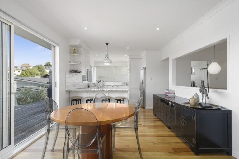 Photo of property in 38 Parr Terrace, Castor Bay, Auckland, 0620