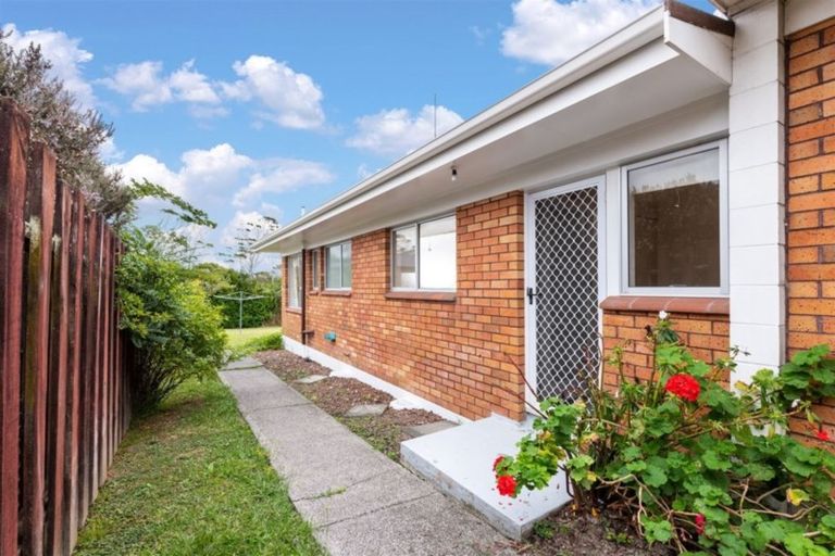 Photo of property in 3/17 Captain Scott Road, Glen Eden, Auckland, 0602