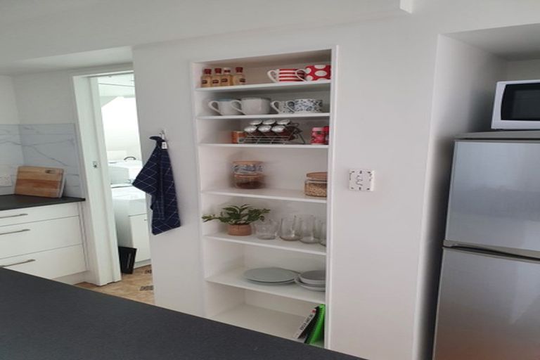 Photo of property in 32 Athena Drive, Totara Vale, Auckland, 0629