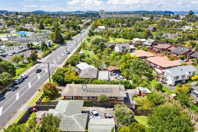 Photo of property in 102 Godley Road, Green Bay, Auckland, 0604