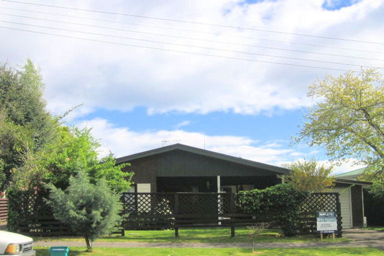 Photo of property in 2/19 Chesham Avenue, Waipahihi, Taupo, 3330