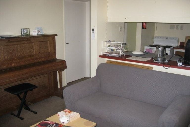 Photo of property in 2/219 Grant Road, Thorndon, Wellington, 6011