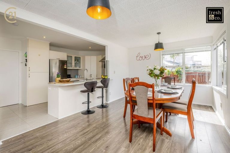 Photo of property in 107 Edgewater Drive, Pakuranga, Auckland, 2010