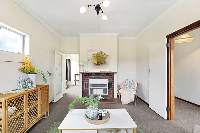 Photo of property in 15 Burton Avenue, Whanganui East, Whanganui, 4500