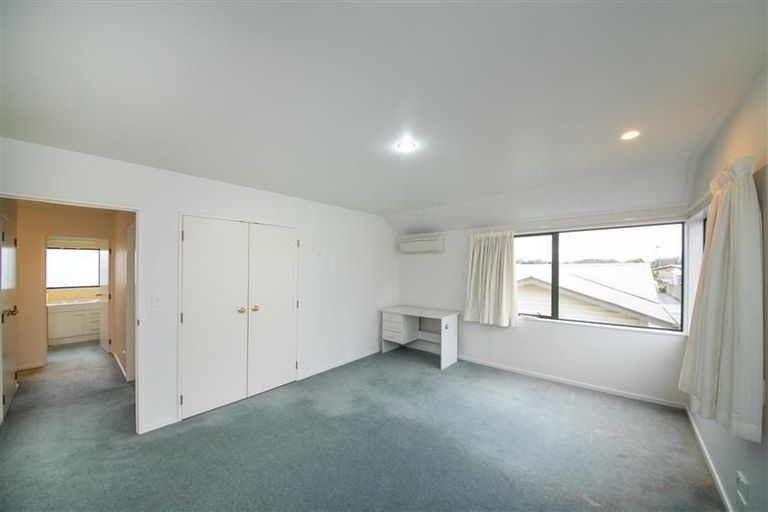 Photo of property in 32 Stewart Crescent, Hokowhitu, Palmerston North, 4410
