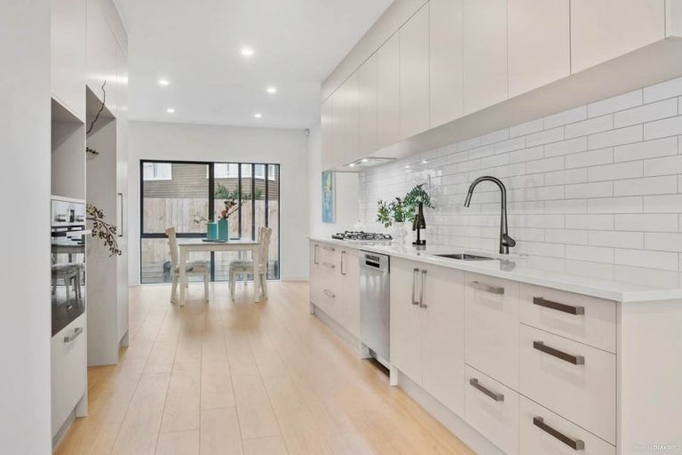 Photo of property in 3/28 Ludlow Terrace, Totara Vale, Auckland, 0627