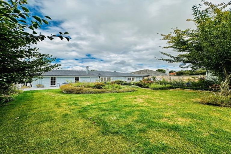 Photo of property in 8 Owens Road, Waiuku, 2123