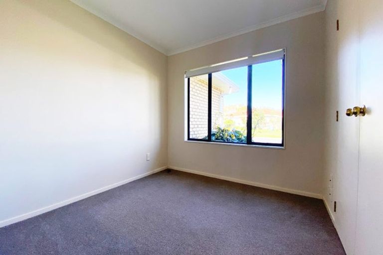 Photo of property in 1 Nephin Place, East Tamaki Heights, Auckland, 2016