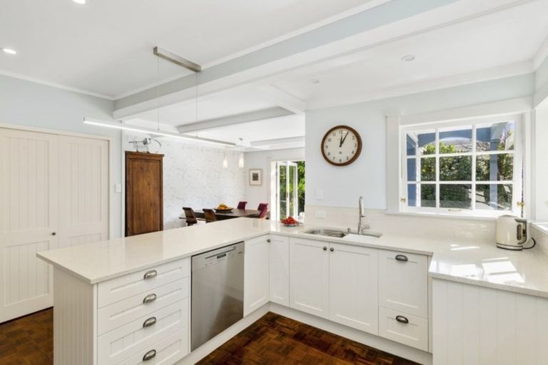 Photo of property in 17 Saint Albans Grove, Woburn, Lower Hutt, 5010