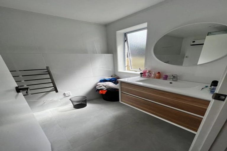 Photo of property in 14 Cloverly Crescent, Campbells Bay, Auckland, 0630