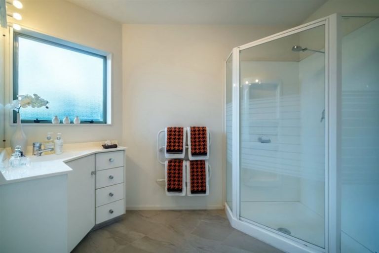 Photo of property in 2/1 Stratford Avenue, Milford, Auckland, 0620