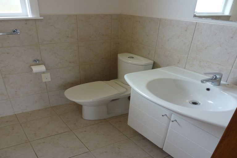 Photo of property in 2 Hartley Place, Awapuni, Palmerston North, 4412