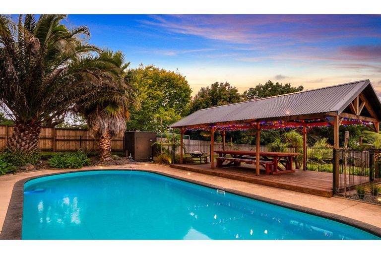 Photo of property in 8 Cloverfields Drive, Waimauku, 0812