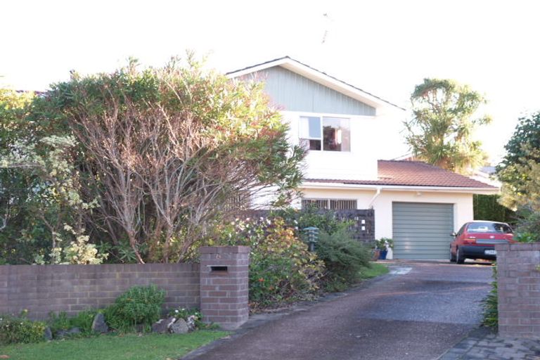 Photo of property in 6 Redcoat Place, Cockle Bay, Auckland, 2014