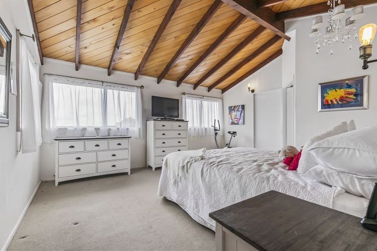 Photo of property in 1/22 Bronzewing Terrace, Unsworth Heights, Auckland, 0632