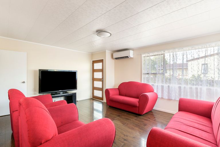 Photo of property in 12 Avro Place, Mangere, Auckland, 2022