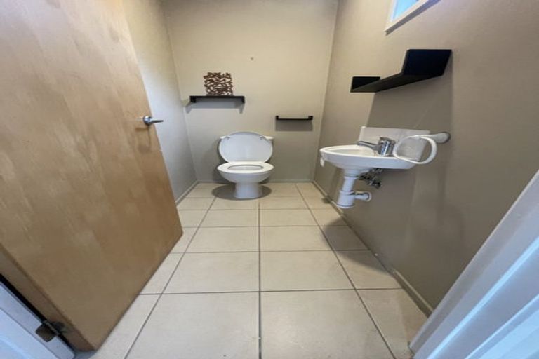Photo of property in 3/485 Don Buck Road, Massey, Auckland, 0614