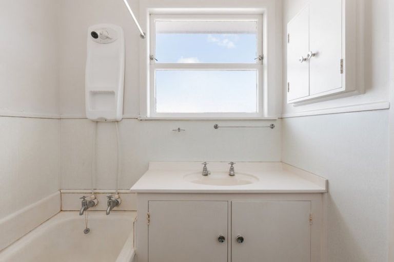 Photo of property in 22 Karewa Parade, Papamoa Beach, Papamoa, 3118