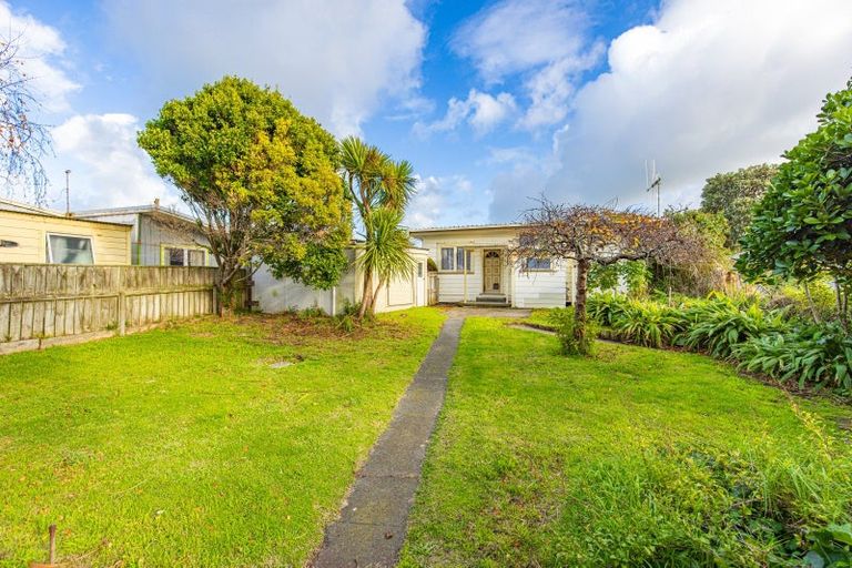 Photo of property in 34 Miro Street, Castlecliff, Whanganui, 4501