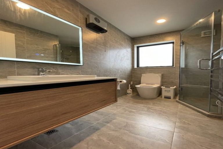Photo of property in 8d Blyton Lane, Pakuranga Heights, Auckland, 2010